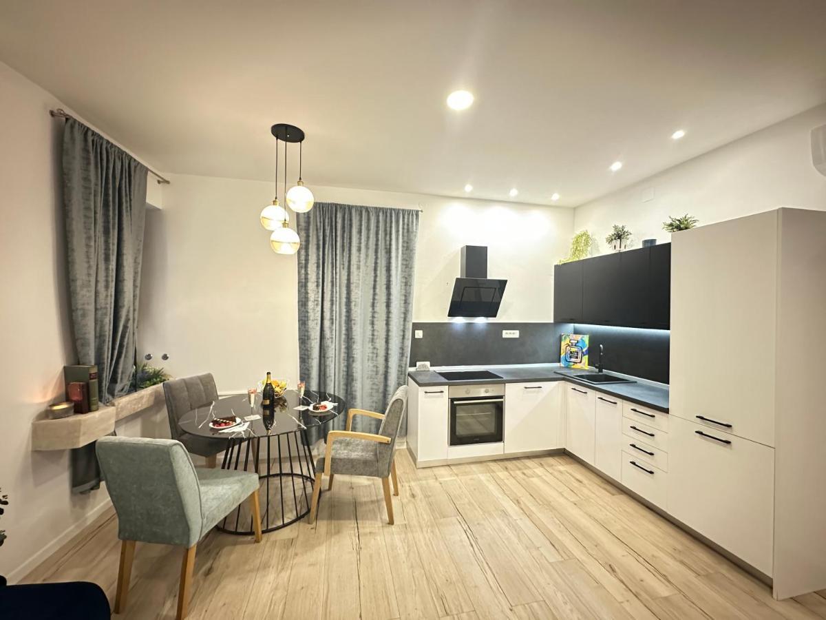 V Apartment 시베니크 외부 사진