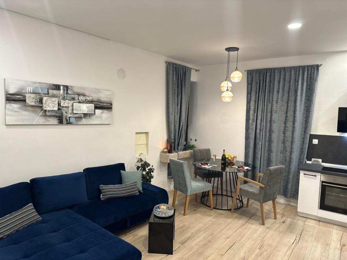 V Apartment 시베니크 외부 사진
